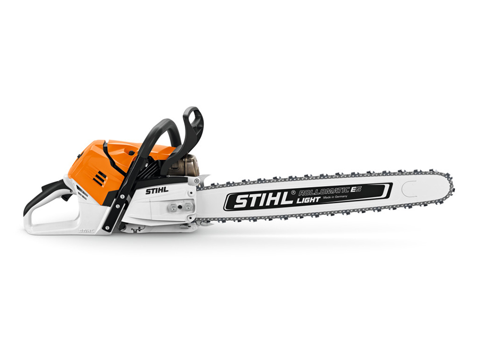 the MS 500i high performance gas driven chainsaw STIHL