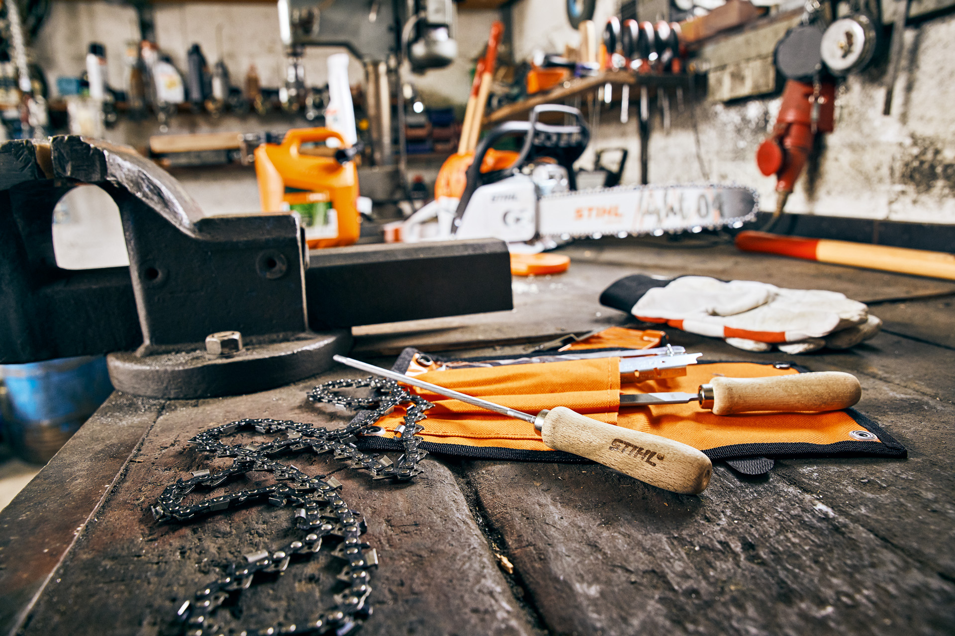 Chains, files, protective equipment and other product accessories from STIHL