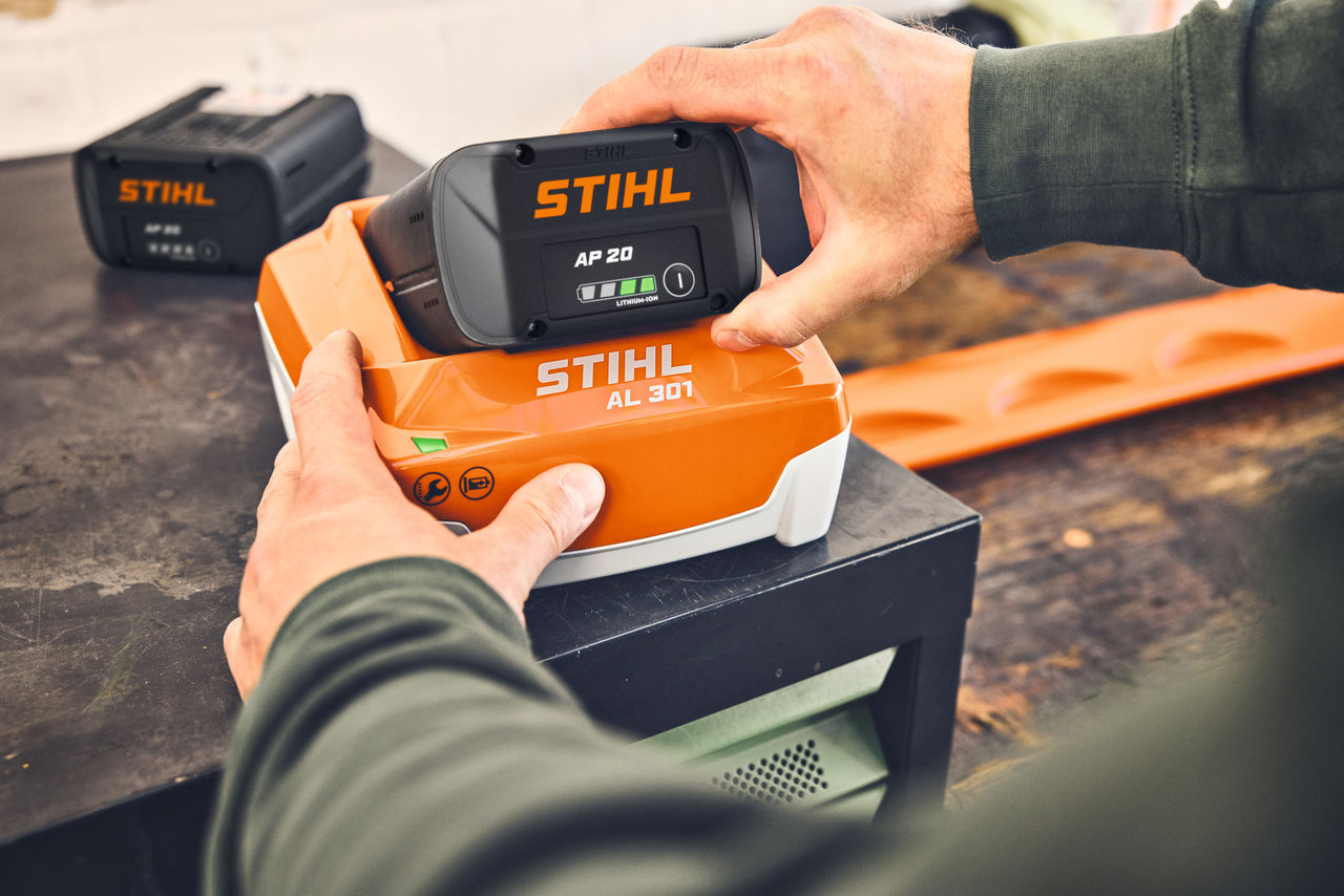 STIHL AP 20 charging.