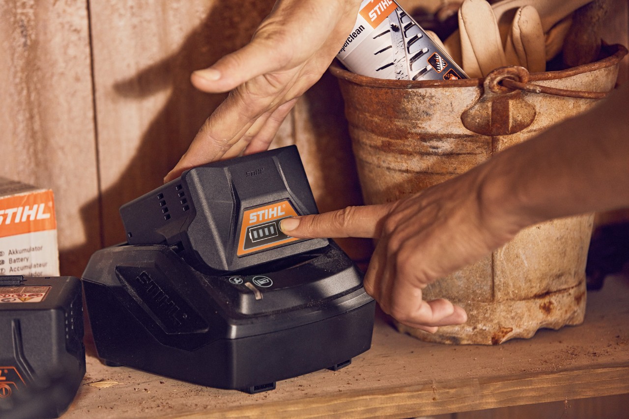 Caring for STIHL AK 10 and AK 20 Batteries in the Tool Shed